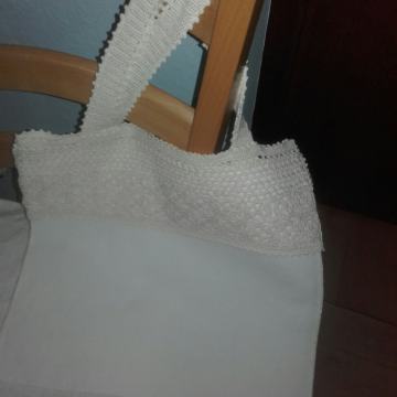 Torbica heklana na domaćem platnu