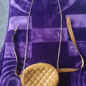 Torbica nikad nosena