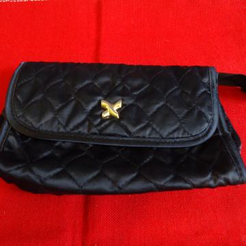 Torbica ž. crna , za kozmetiku. 18 x 10 x 4 cm