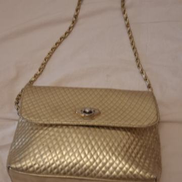 Torbica zlatne boje