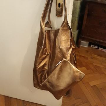 veća zlatna kožna torba