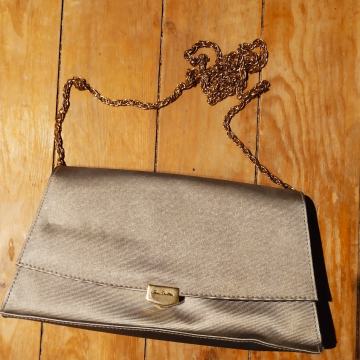 Večernja torbica boje starog zlata