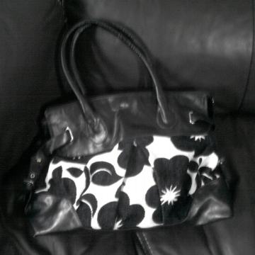 Velika crno bijela torba