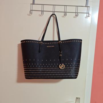 velika Michael Kors Jet Set torba sa zakovicama