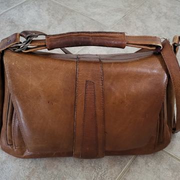 Velika smeđa kožna torba