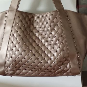 Velika torba sa zakovicama %