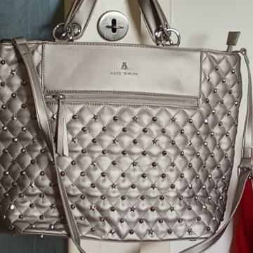 Velika torba sa zakovicama %