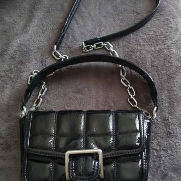 Zara manja torbica