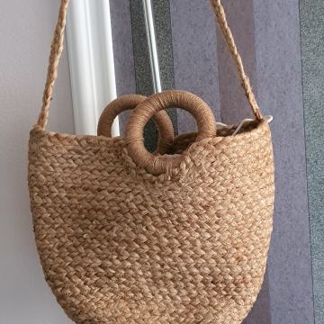 Zara pletena torbica