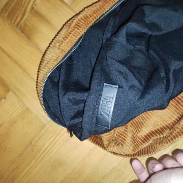 Zara samtasta torba kao nova