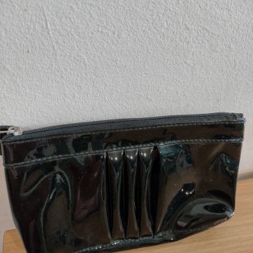 Zenska kozmeticka torbica