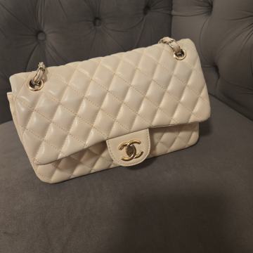 Zenska kozna torbica, beige boje Chanel