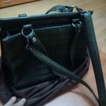 Ženska kožna torbica, nikad nošena, u orginal pakovanju,