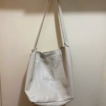 Ženska kožna torbica