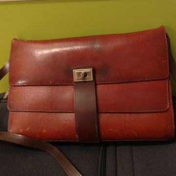 Ženska kožna torbica