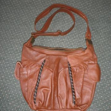 ŽENSKA LAGANA KOŽNA TORBICA 30 x 24cm