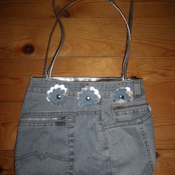 ŽENSKA LAGANA TRAPER TORBICA 30 x 22cm