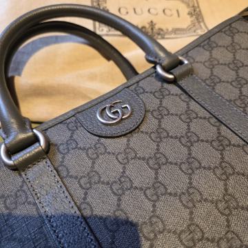 Zenska ORIGINALNA torba GUCCI-NOVO-NEKORISTENO-ORIGINALNI RACUN