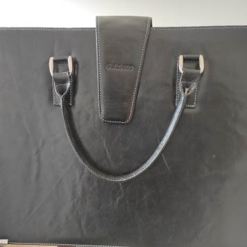 Ženska poslovna aktovk