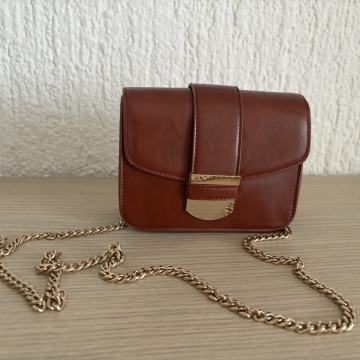 Zenska smedja torbica Mango