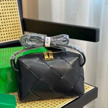 Ženska torba torbica Bottega Veneta