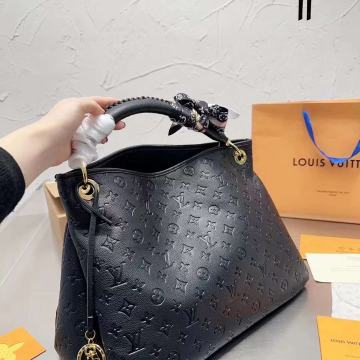Ženska torba torbica  Louis Vuitton
