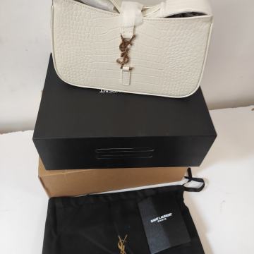 Ženska torba torbica LE 5 À 7