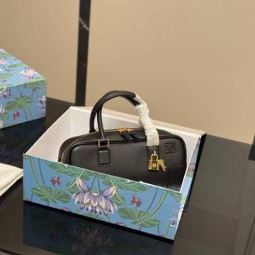 Ženska torba torbica Loewe