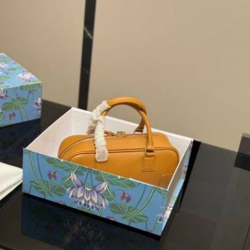 Ženska torba torbica Loewe