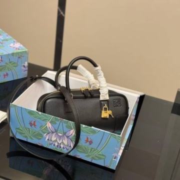 Ženska torba torbica Loewe