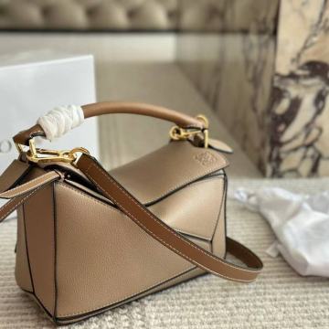 Ženska torba torbica Loewe