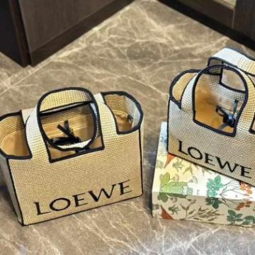 Ženska torba torbica Loewe