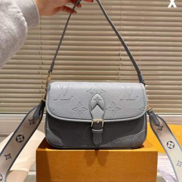 Ženska torba torbica  Louis Vuitton