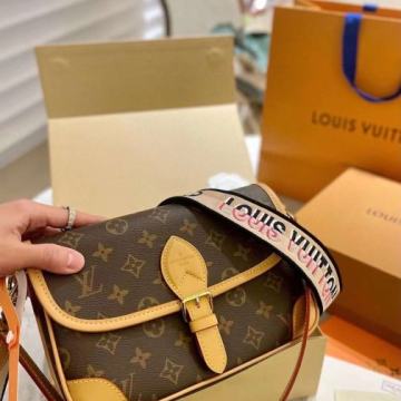 Ženska torba torbica Louis Vuitton