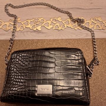 Ženska torbica Bershka