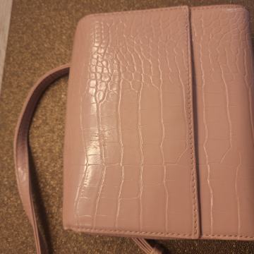 Ženska torbica Bershka