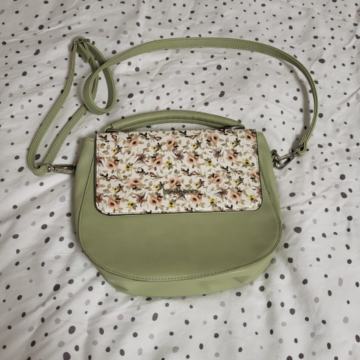 Ženska torbica s cvjetnim uzorkom