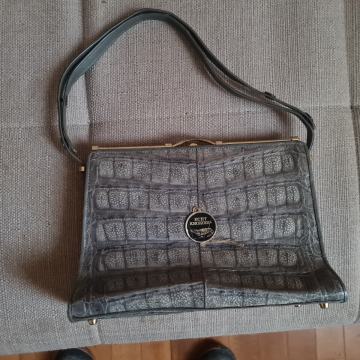 Ženska torbica od krokodilske kože