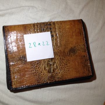 Ženska torbica od krokodilske kože