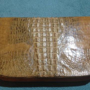 Ženska torbica od krokodilske kože