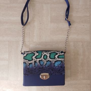 Ženska torbica Linea, dimenzije 25 x 20 cm