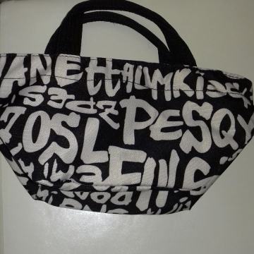 Ženska torbica manja moderna prodajem