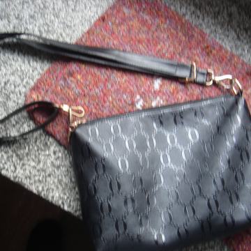 Ženska torbica , vidi slike !