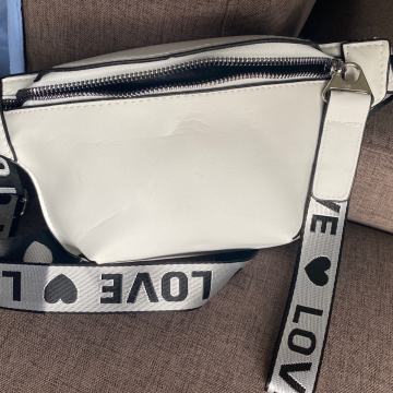 Ženska torbica na pojas SNIŽENO!!!