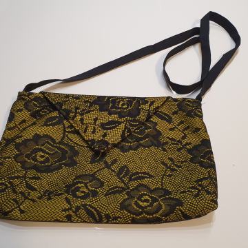 Atraktivna dizajnerska ženska torbica. Novo i povoljno. Unikatni rad.