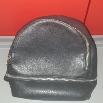 Ženska torbica ruksak