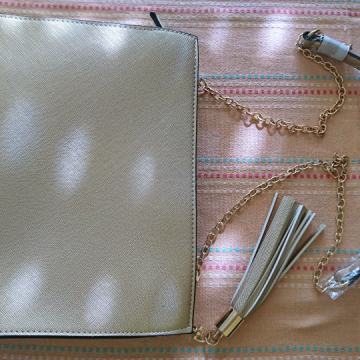 Ženska torbica, Nova