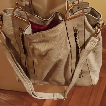 Ženska torbica, veca