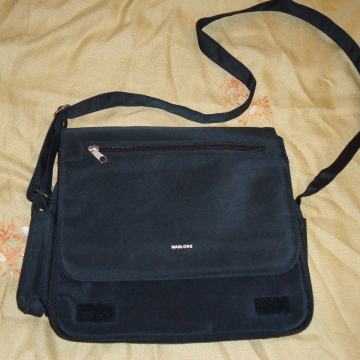 Ženska torbica WANLONG crne boje 30 x 22 cm