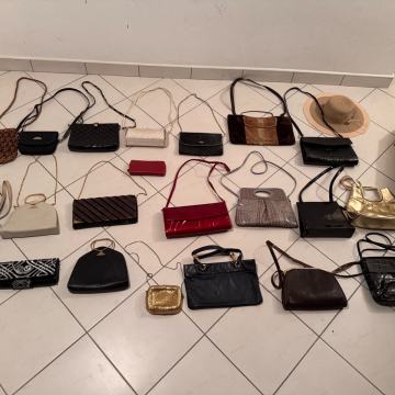 Ženske torbe torba torbice novčanici šešir 21 komad  razno PRILIKA